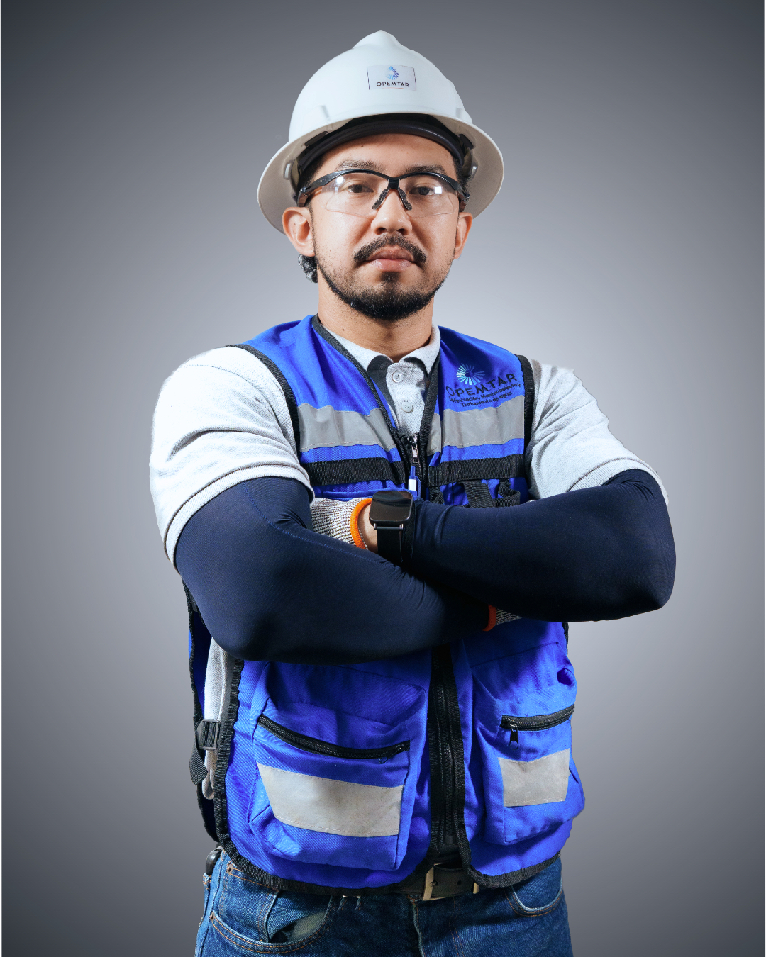 Ingeniero certificado de Opemtar en campo